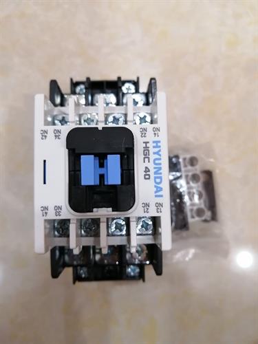 CONTACTOR HYUNDAI 3P 40A ( HGC40 )